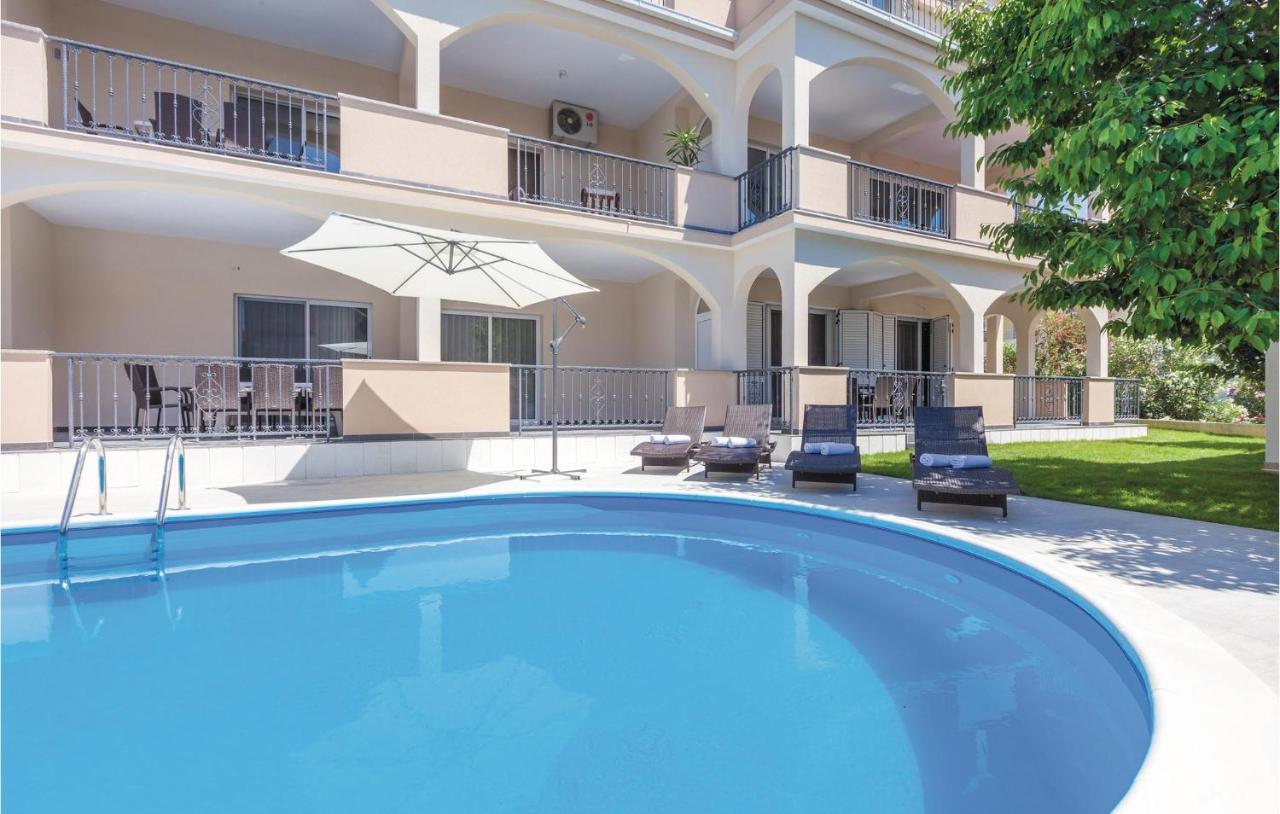 Lovely Apartment In Kastel Stafilic With Jacuzzi Kastela Exterior photo