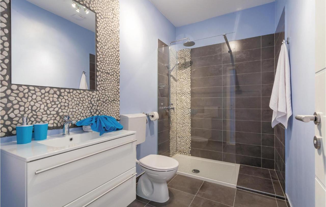 Lovely Apartment In Kastel Stafilic With Jacuzzi Kastela Exterior photo