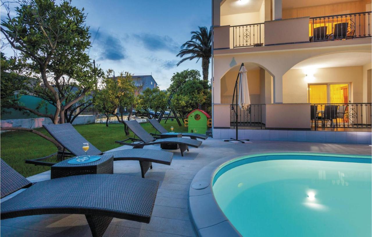 Lovely Apartment In Kastel Stafilic With Jacuzzi Kastela Exterior photo