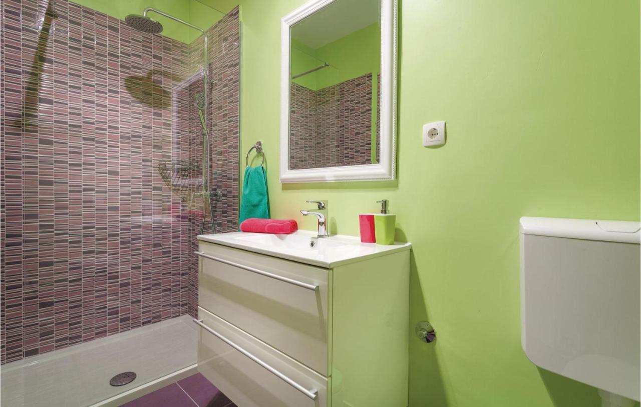 Lovely Apartment In Kastel Stafilic With Jacuzzi Kastela Exterior photo